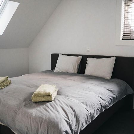 Gezellige Loft Met Twee Slaapkamers Ieper Bagian luar foto